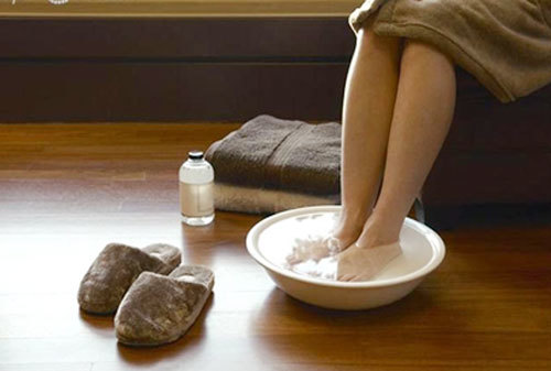 cách chữa sưng ngón chân khi mùa đông