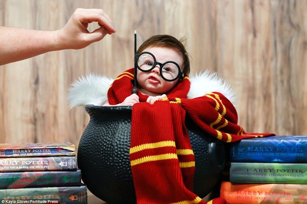 cậu bé 3 tháng tuổi hóa Harry Potter2