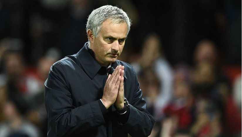 fan Man United qua đời, Mourinho hành động bật ngờ