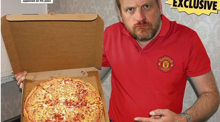 Pep Guardiola trên bánh pizza