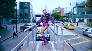 Clip màn nhảy sexy trên đường phố của 11 siêu mẫu 