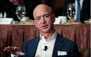 Tài sản của ông chủ Amazon “bốc hơi” 3,2 tỷ USD chỉ trong 1 giờ