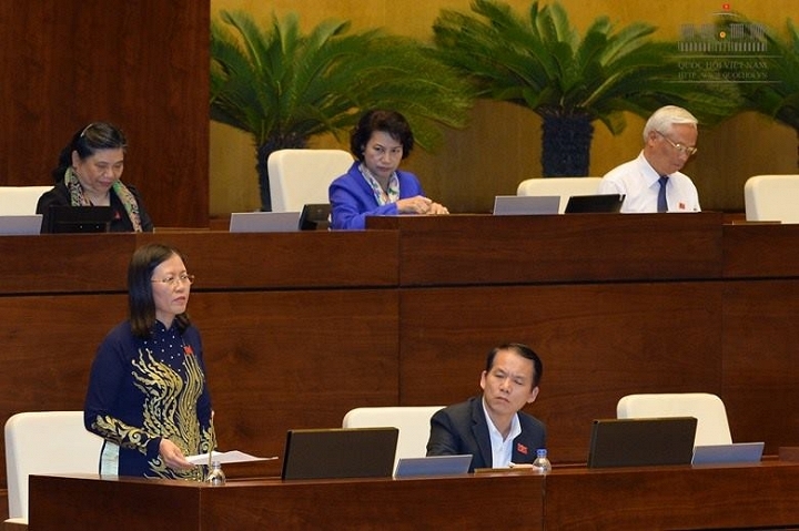 Chủ tịch Quốc hội Nguyễn Thị Kim Ngân điều hành phiên họp ngày 28/10
