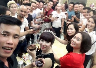 Dân mạng lác mắt khi đại gia Thái Bình chi tiền tỷ mời hơn 50 sao dự sinh nhật