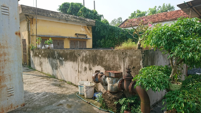 Trạm trung chuyển nước của xã Vĩnh Quỳnh không cung cấp đủ nước cho người dân trong xã