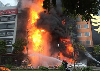 Ai phải chịu trách nhiệm trong vụ cháy dãy nhà trên phố Trần Thái Tông?