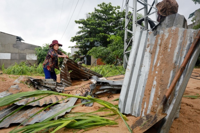 Lũ lụt ở Phú Yên đã khiến nhiều hộ dân phải sống cảnh “màn trời chiều đất”