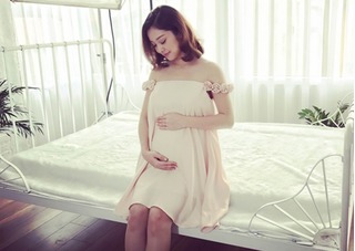Jennifer Phạm mang bầu 7 tháng vẫn sexy