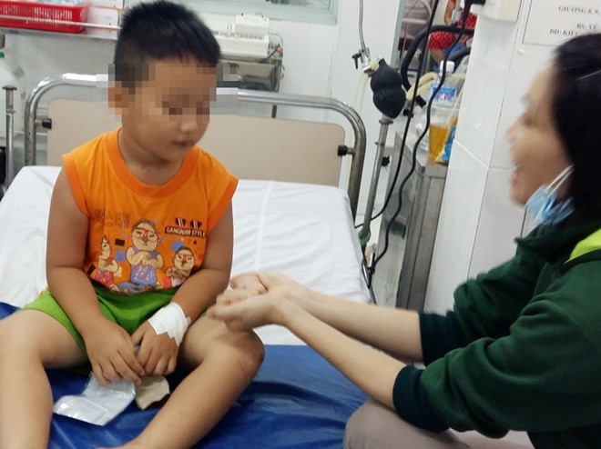 Bé trai 5 tuổi may mắn sống sót sau vụ 3 mẹ con tự sát ở Kiên Giang hồi 7/2016