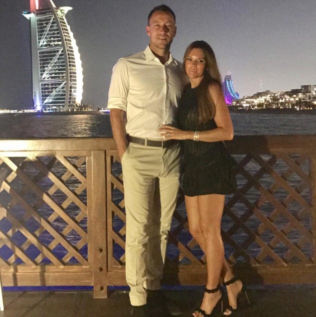 Terry đi nghỉ mát ở Dubai cùng bà xã