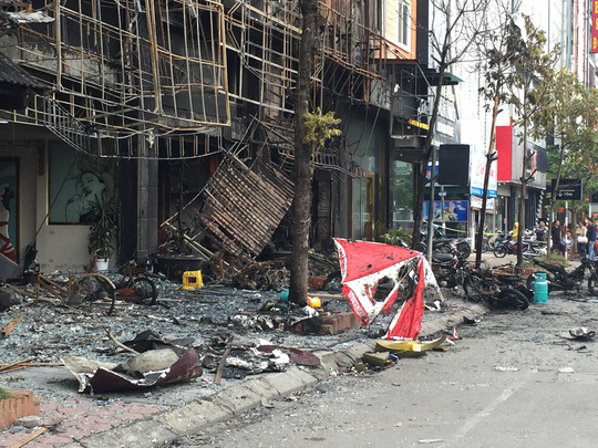Hiện trường tan hoang sau vụ cháy quán karaoke Trần Thái Tông