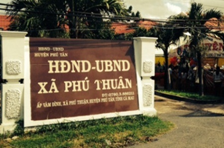 UBND xã Phú Thuận, nơi vừa có một cán bộ ngoại tình bị kỷ luật
