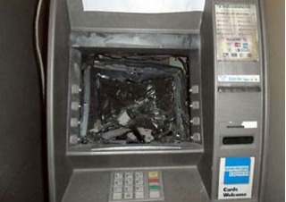 Clip ngáo đá, người đàn ông phá nát ATM giữa đêm khuya ở Quảng Ninh