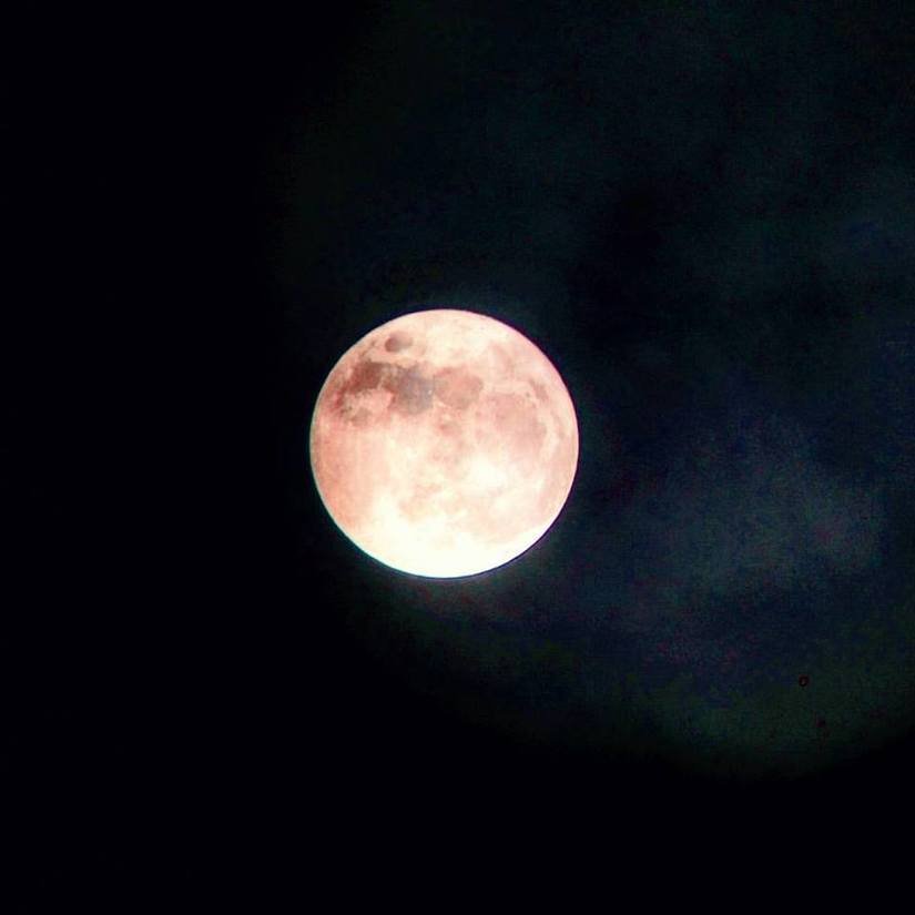 Hình ảnh siêu trăng ở công viên Nghĩa Đô, Hà Nội