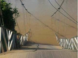 Sau tiếng “rầm”, cầu treo tiền tỷ cuốn cả người lẫn xe xuống sông Đồng Nai