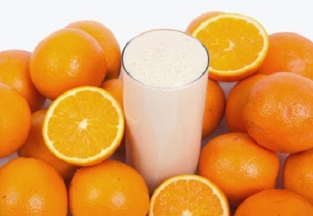 Uống nước cam cùng sữa là một sai lầm cực kỳ nguy hại cho sức khỏe của trẻ