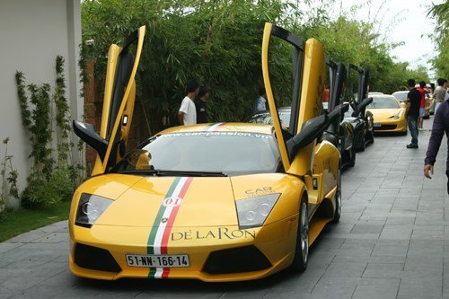  Có lần siêu xe Lamborghini của Cường đô la cũng dẫn đoàn đại náo tại Đà Nẵng