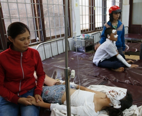 Học sinh bị bỏng phải nhập viện sau vụ nổ bình gas mini ở Đắk Lắk