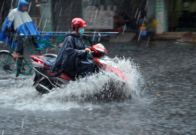 Dự báo thời tiết ngày mai, Nam Bộ có mưa rào và dông vài nơi