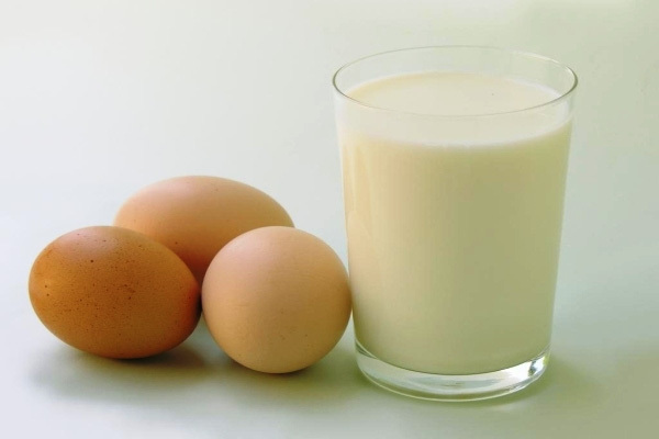 Ung thư giai đoạn cuối nên duy trì thói quen ăn trứng và uống sữa là bí quyết của GS. Han