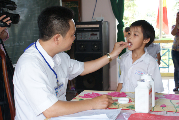  Tẩy giun cho trẻ là cách làm thường xuyên của rất nhiều bà mẹ có con nhỏ. Tuy nhiên tẩy giun theo định kỳ và tẩy như thế nào thì rất nhiều mẹ chưa biết.