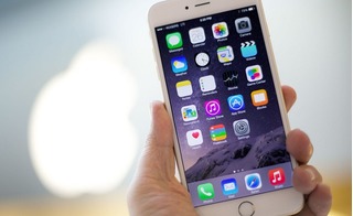 Giá iPhone liên tục giảm, nên vui hay buồn?