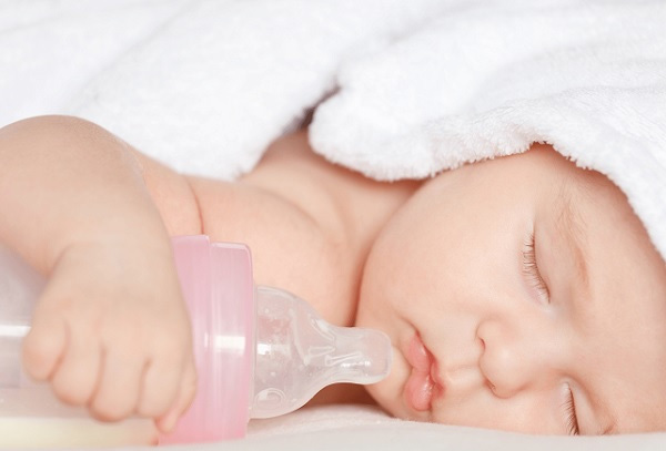 Pha sữa sai cách cực kỳ nguy hiểm đến hệ tiêu hóa của trẻ