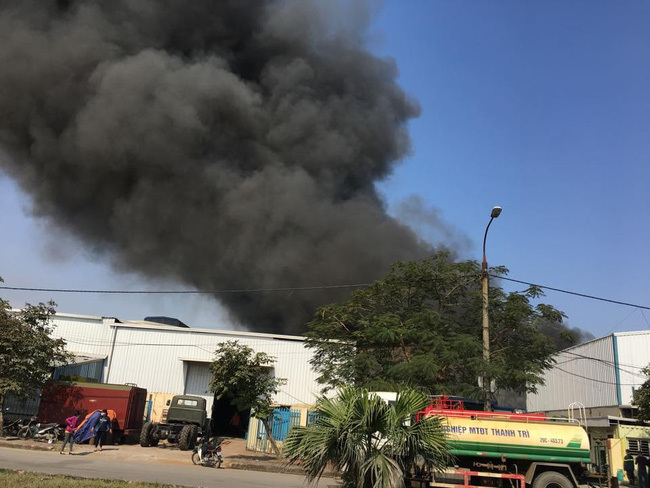 Cháy lớn ở khu công nghiệp Ngọc Hồi 2