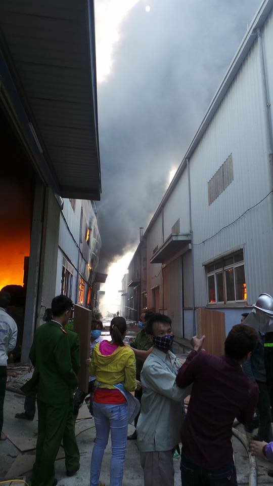 Cháy lớn ở khu công nghiệp Ngọc Hồi 6