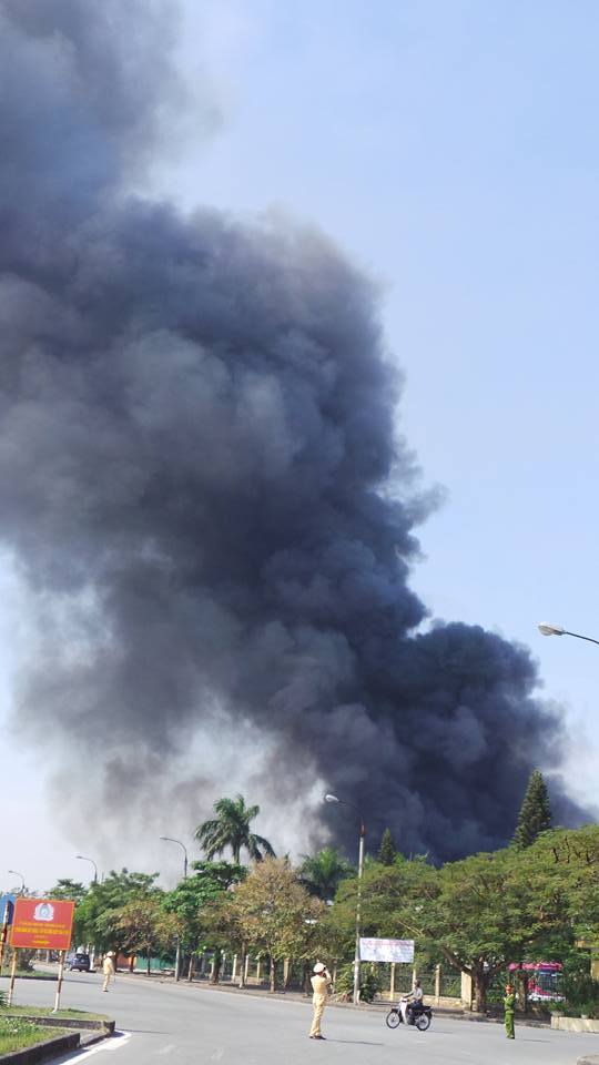 Cháy lớn ở khu công nghiệp Ngọc Hồi 9