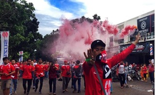 Về độ cuồng nhiệt, cổ động viên Indonesia không kém fan Việt Nam