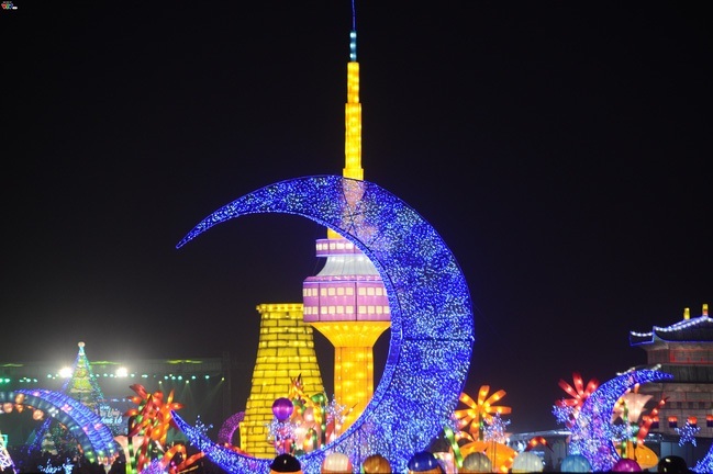 Lễ hội đèn lồng khổng lồ tại công viên Yên Sở, Hà Nội 1