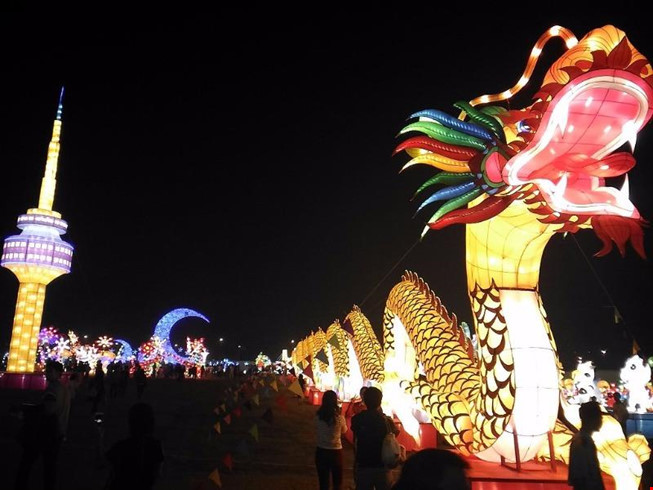 Lễ hội đèn lồng khổng lồ tại công viên Yên Sở, Hà Nội 2