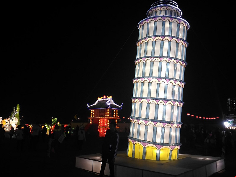 Lễ hội đèn lồng khổng lồ tại công viên Yên Sở, Hà Nội 9