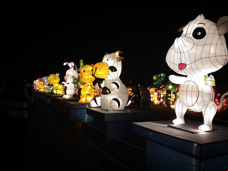 Lễ hội đèn lồng khổng lồ tại công viên Yên Sở, Hà Nội 13