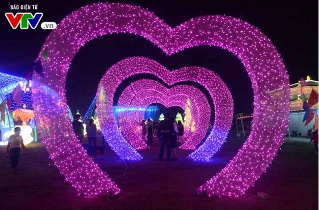 Lễ hội đèn lồng khổng lồ tại công viên Yên Sở, Hà Nội 15