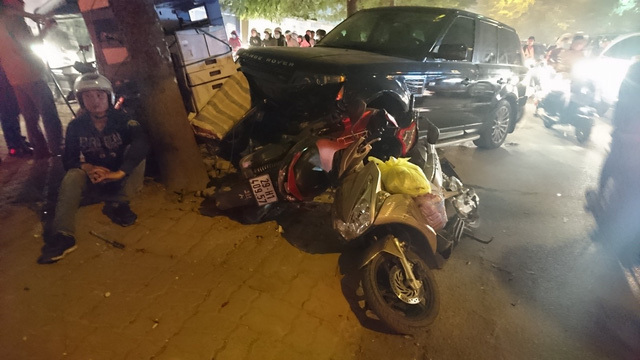 Ô tô điên gây tai nạn liên hoàn ở Hà Nội 1