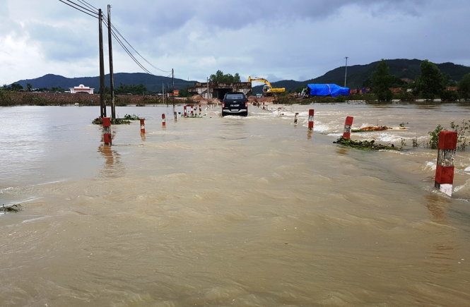 lũ lụt ở Bình Định khiến giao thông tê liệt