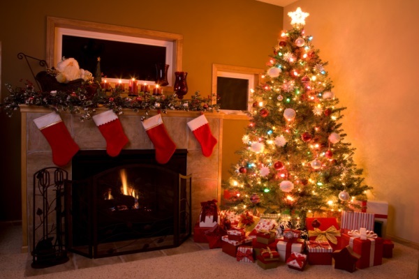 khắp nơi trên thế giới đều tổ chức lễ Giáng Sinh với những cây thông Noel rực rỡ sắc màu.