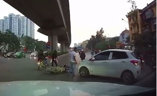Hành động gây phẫn nộ của tài xế ô tô trong vụ tai nạn ở Hà Nội 