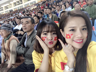 6 nữ cổ động viên xinh đẹp khuấy đảo khán đài sân bóng đá Việt Nam