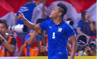 Video 2 bàn thắng của Chatthong giúp Thái Lan giành ngôi vô địch AFF Cup 2016