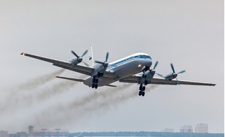 Phép màu trên chiếc máy bay Nga vỡ làm ba sau khi rơi