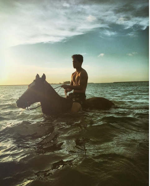 Thân hình hoàn hảo của hoàng tử Mateen trong cuộc sống thường nhật. Ảnh: Instagram
