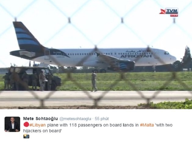 Hình ảnh về chiếc máy bay bị không tặc tại sân bay Malta