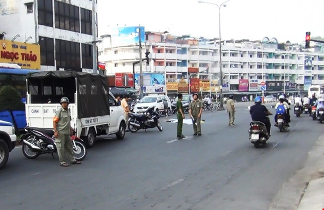 Xe container gây tai nạn bỏ trốn 3