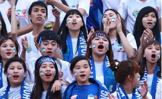 Fan động viên HAGL sau thất bại ở giải U21 quốc tế báo Thanh Niên