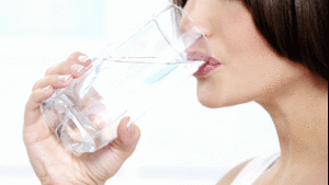 Muốn giảm nếp nhăn phải uống nước một cách khoa học