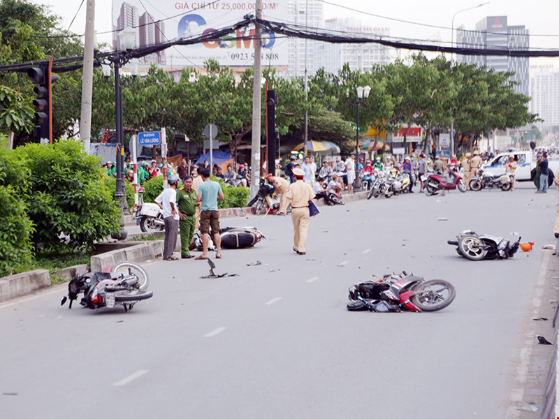 Ô tô điên gây tai nạn liên hoàn ở Sài Gòn 1