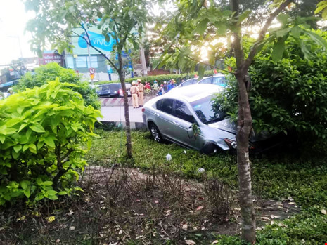 Ô tô điên gây tai nạn liên hoàn ở Sài Gòn 4